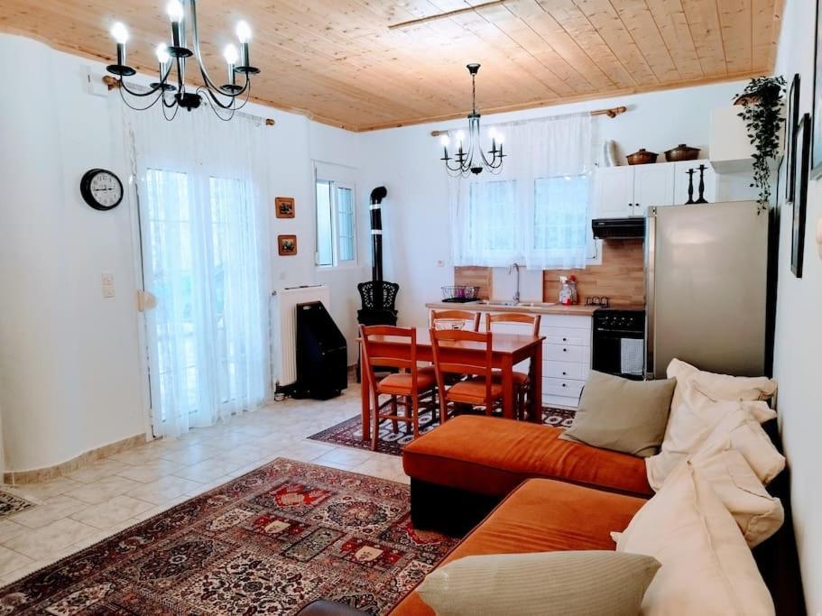 Cozy Cottage For 4 Lávdhas Exterior photo