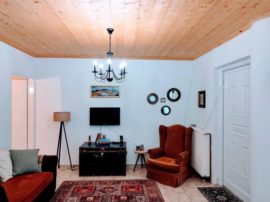 Cozy Cottage For 4 Lávdhas Exterior photo